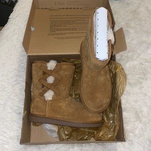 Brand new in box girls size 2 Koolaburra Ugg boots. NIB!!!! Chestnut color.